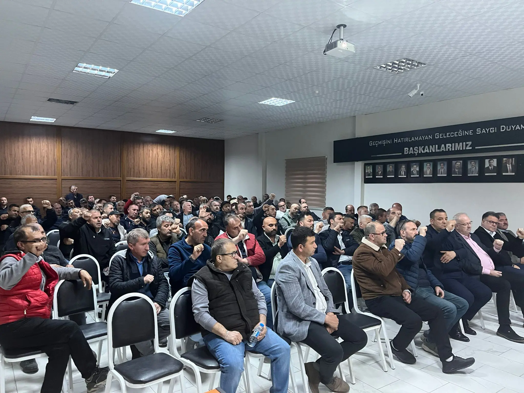 SERHAD BİRLİK ŞOFÖRLERİNE İLK YARDIM EĞİTİMİ galeri görseli
